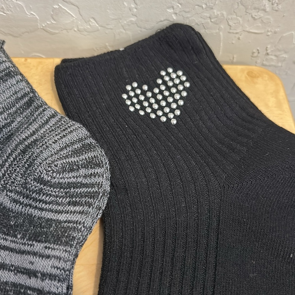 Hot Topic Socks Bundle (4 pairs) - Picture 6 of 16